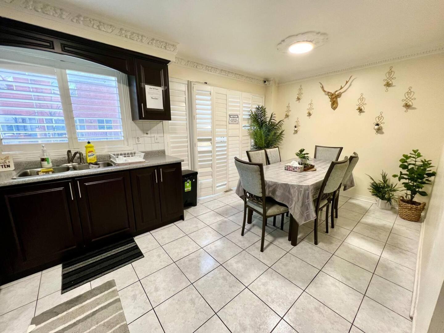 R8 Private Room Near Airport Mississauga Exterior foto